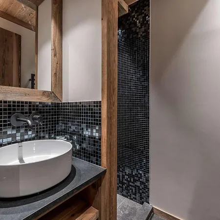 Chalet Courchevel, 4 Pieces, 5 Personnes - Fr-1-631-186 Chalet